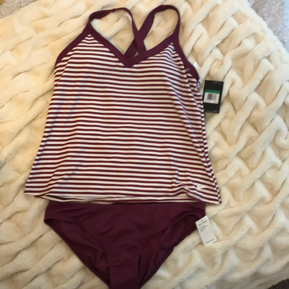 NWT Nike 2pc swimwear. 🏊‍♀️ Final Price